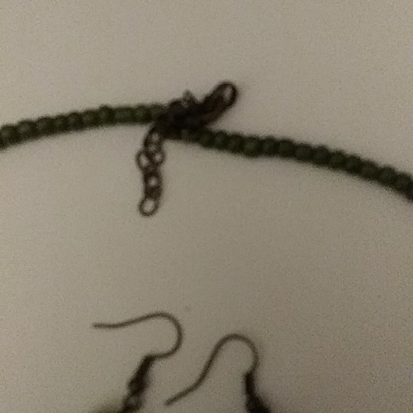 J25 new Green and Yellow Beaded Necklace and Earrings set - Picture 4 of 4